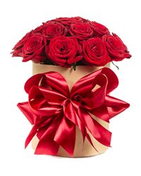 red roses in a hat box. USA